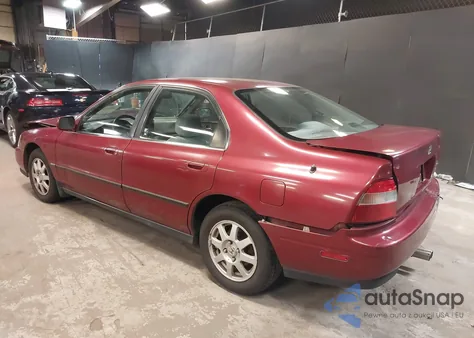 1995 Honda Accord Lx z USA, uszkodzony, nr VIN 1HGCE6644SA021041